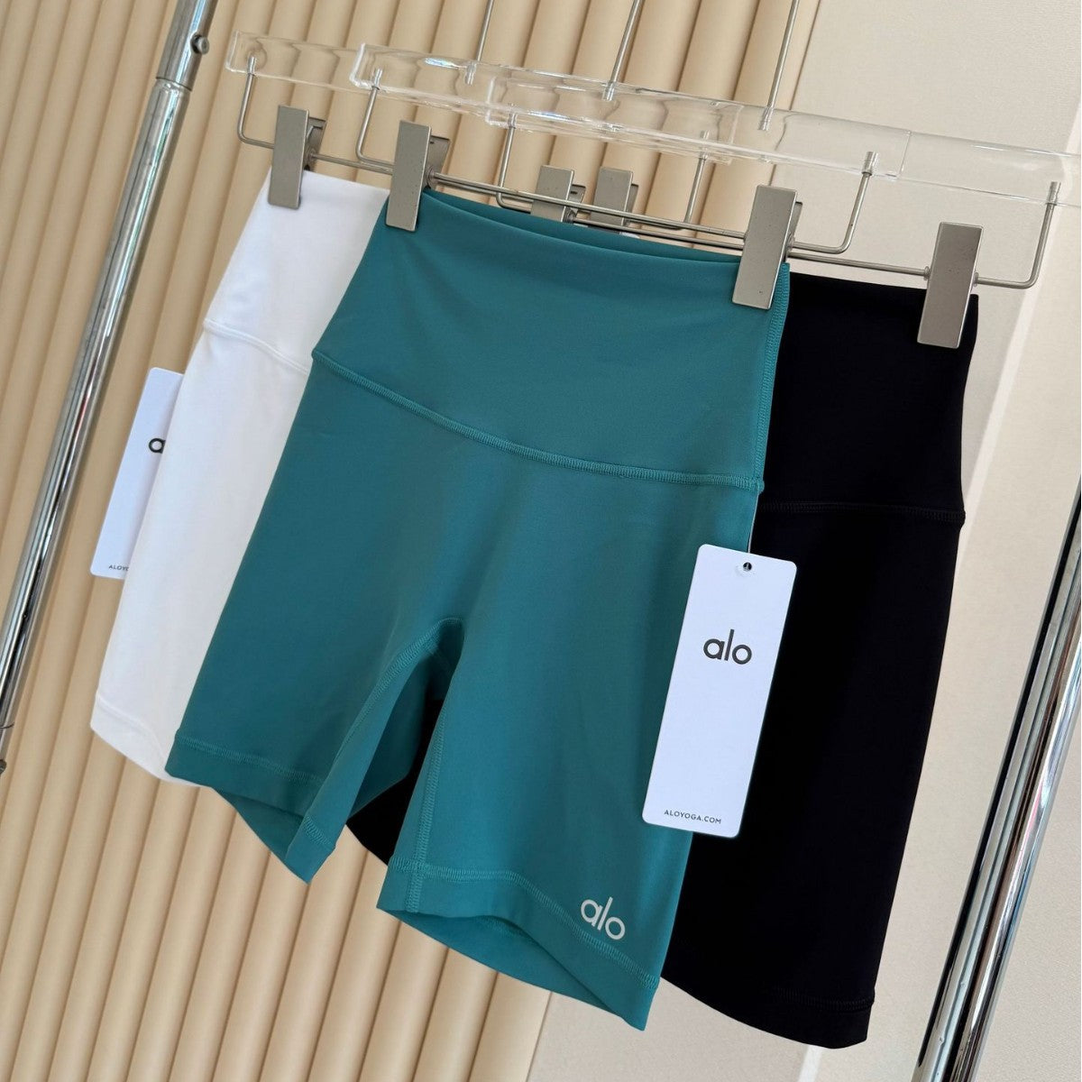 *Alo 7Inch Yoga Cycling Pants High Waist Running Sports Fitness Training Shorts Women Four Hot Pants Outer Wear Women