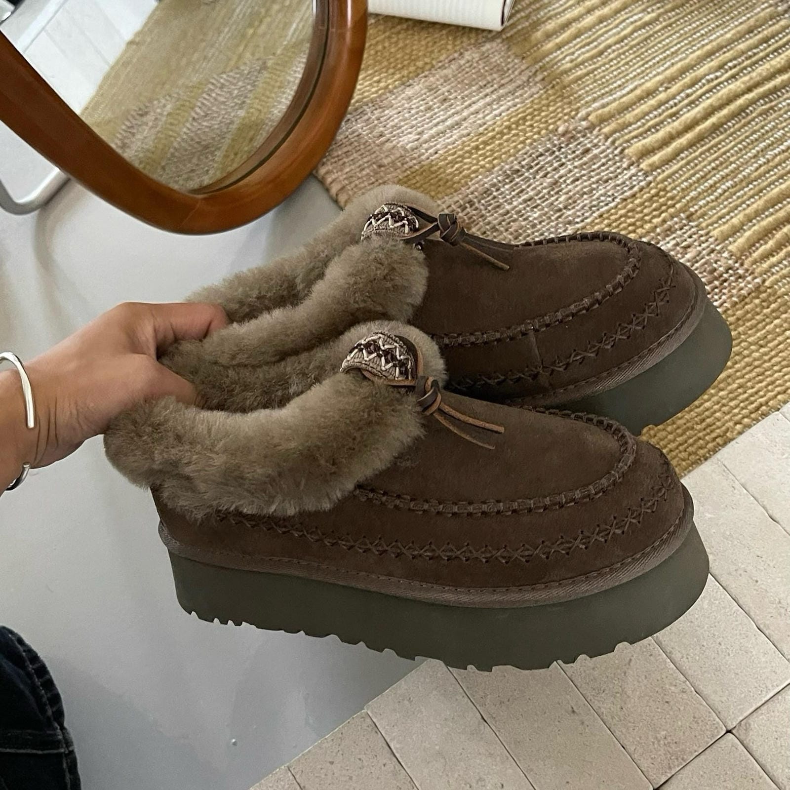 Water-Resistant Suede Platform Snow Boots Cozy Sheepskin Lined Winter Ankle Boot Thick Sole Winter Boots