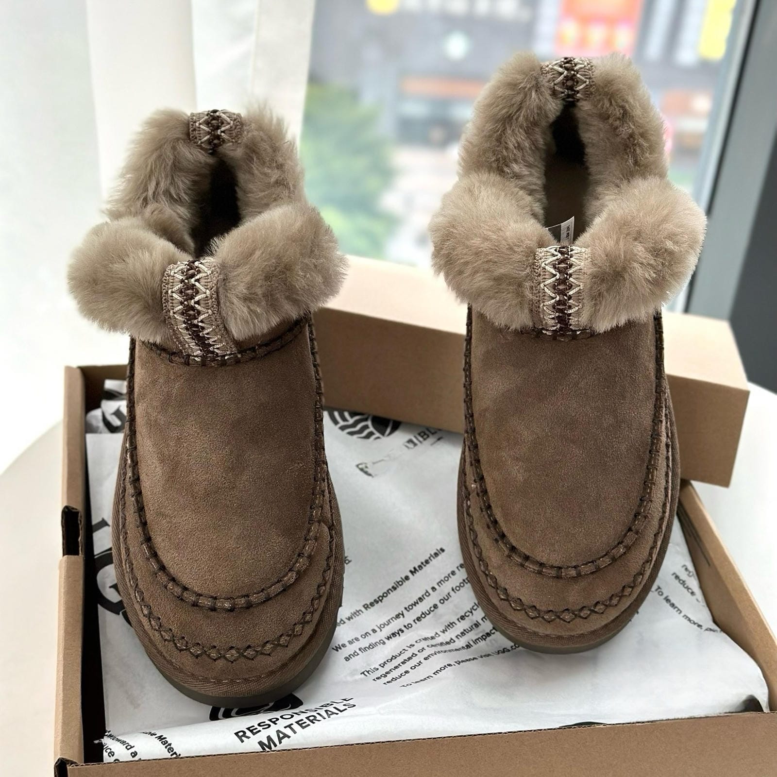 Real Wool Fur Lined Platform Boot Women's Slip-On Sheepskin Boots Anti-Slip Thick Sole Winter Footwear