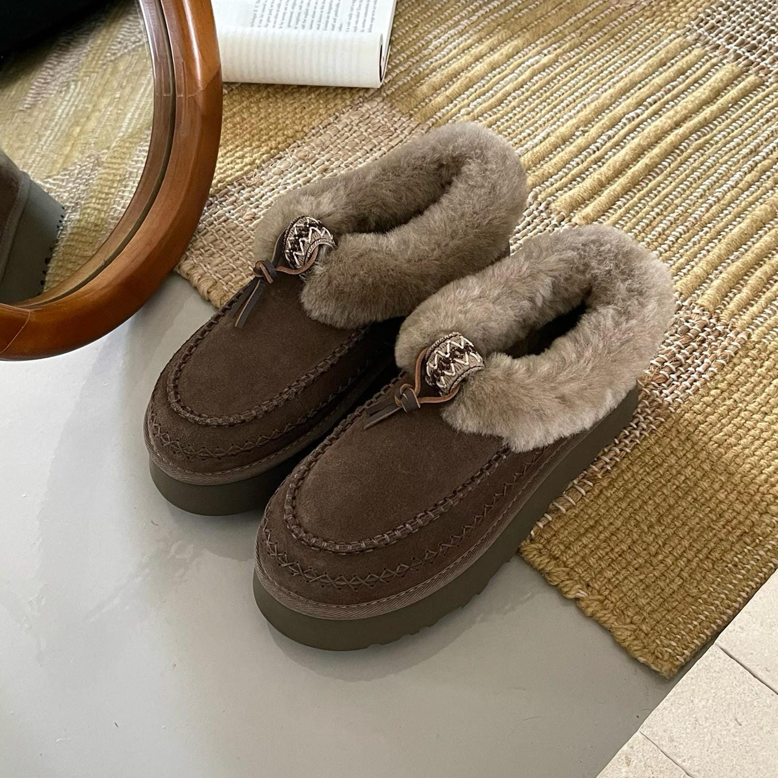 Water-Resistant Suede Platform Snow Boots Cozy Sheepskin Lined Winter Ankle Boot Thick Sole Winter Boots