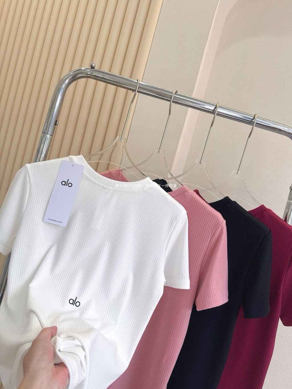 *Alo Curved Hem Short Sleeve25Summer Outdoor Casual Basic Anti-Stripe Versatile Breathable Round Neck Slimming T New T-shirt