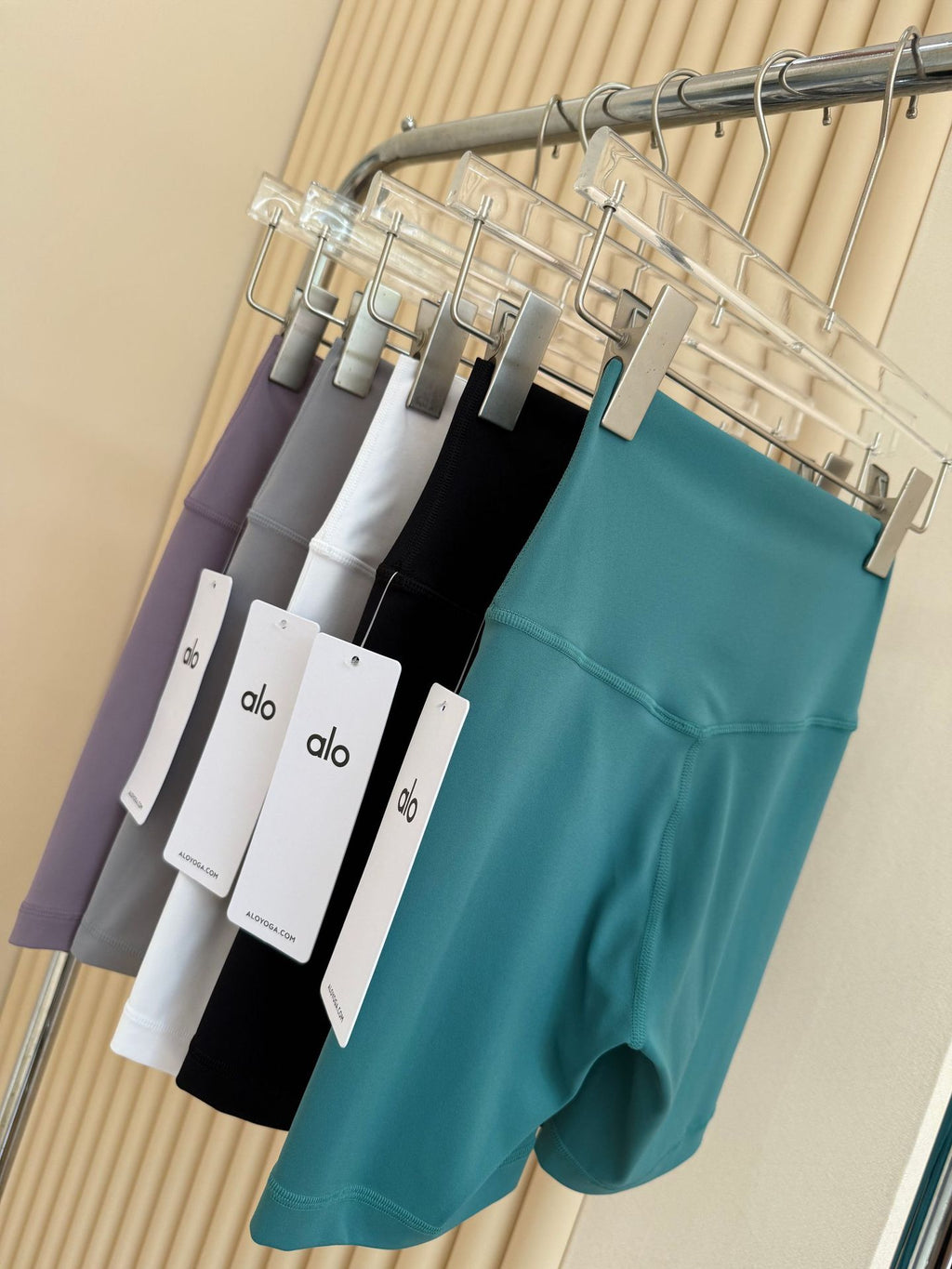 *Alo 7Inch Yoga Cycling Pants High Waist Running Sports Fitness Training Shorts Women Four Hot Pants Outer Wear Women