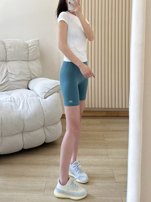 Lake water green color