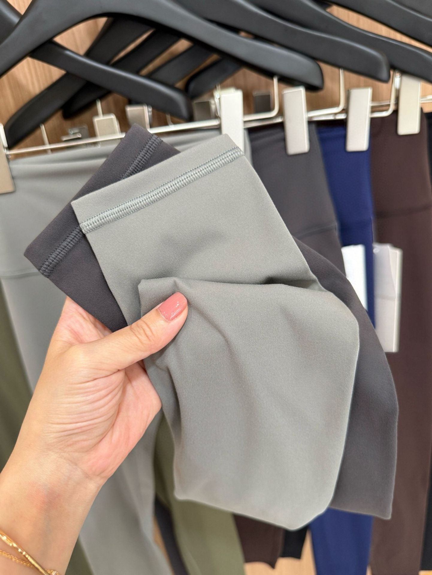 Signature 7/8 High-Waisted Yoga Pants – Authentic Lycra Fabric with Slimming Fit – Premium Versatile Workout Leggings in 6 Essential Colors