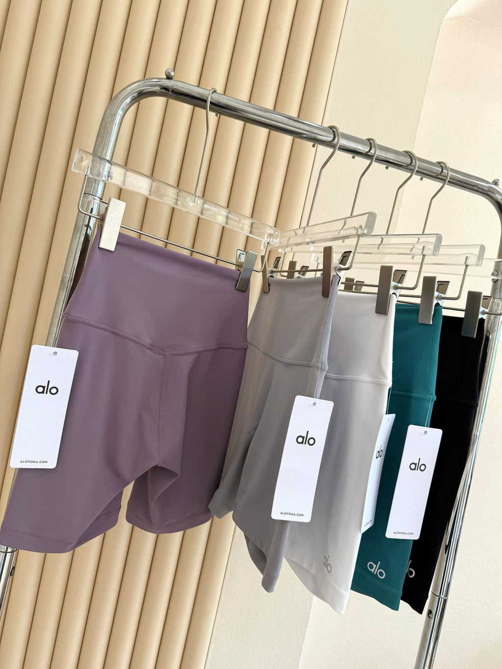 *Alo 7Inch Yoga Cycling Pants High Waist Running Sports Fitness Training Shorts Women Four Hot Pants Outer Wear Women