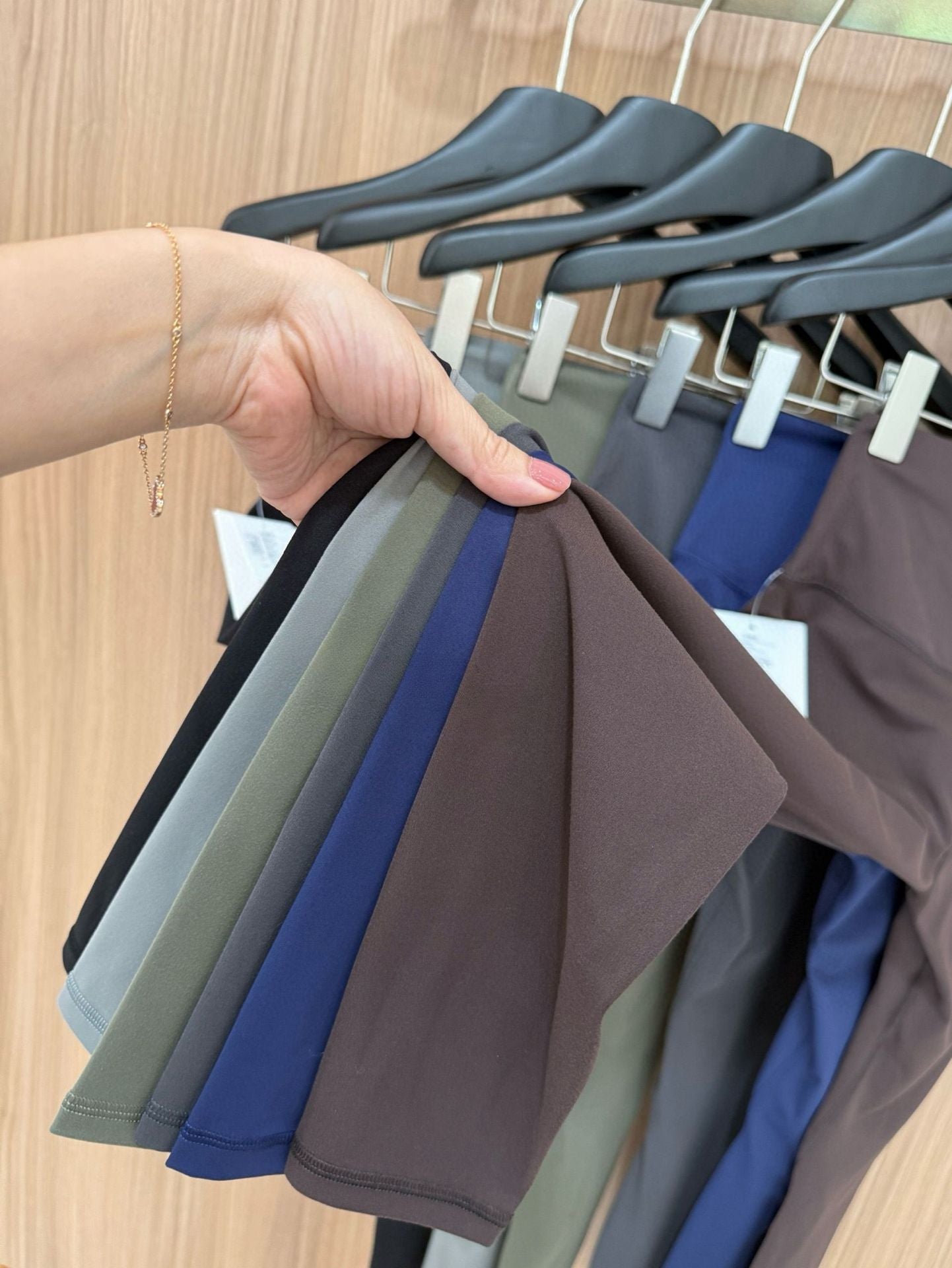 Signature 7/8 High-Waisted Yoga Pants – Authentic Lycra Fabric with Slimming Fit – Premium Versatile Workout Leggings in 6 Essential Colors