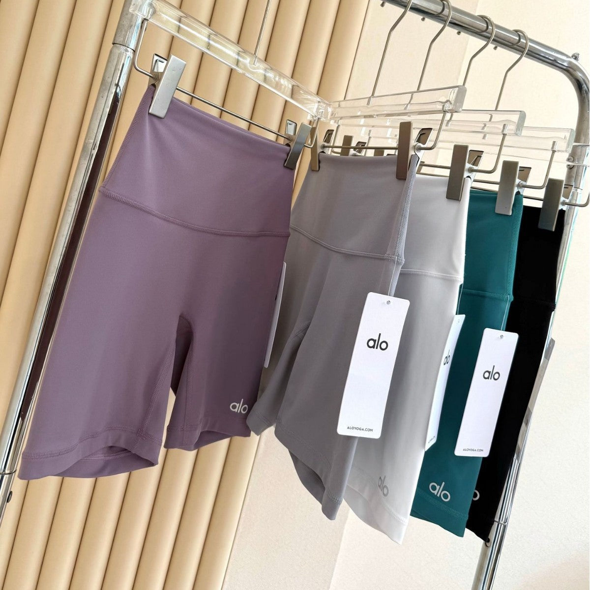 *Alo 7Inch Yoga Cycling Pants High Waist Running Sports Fitness Training Shorts Women Four Hot Pants Outer Wear Women