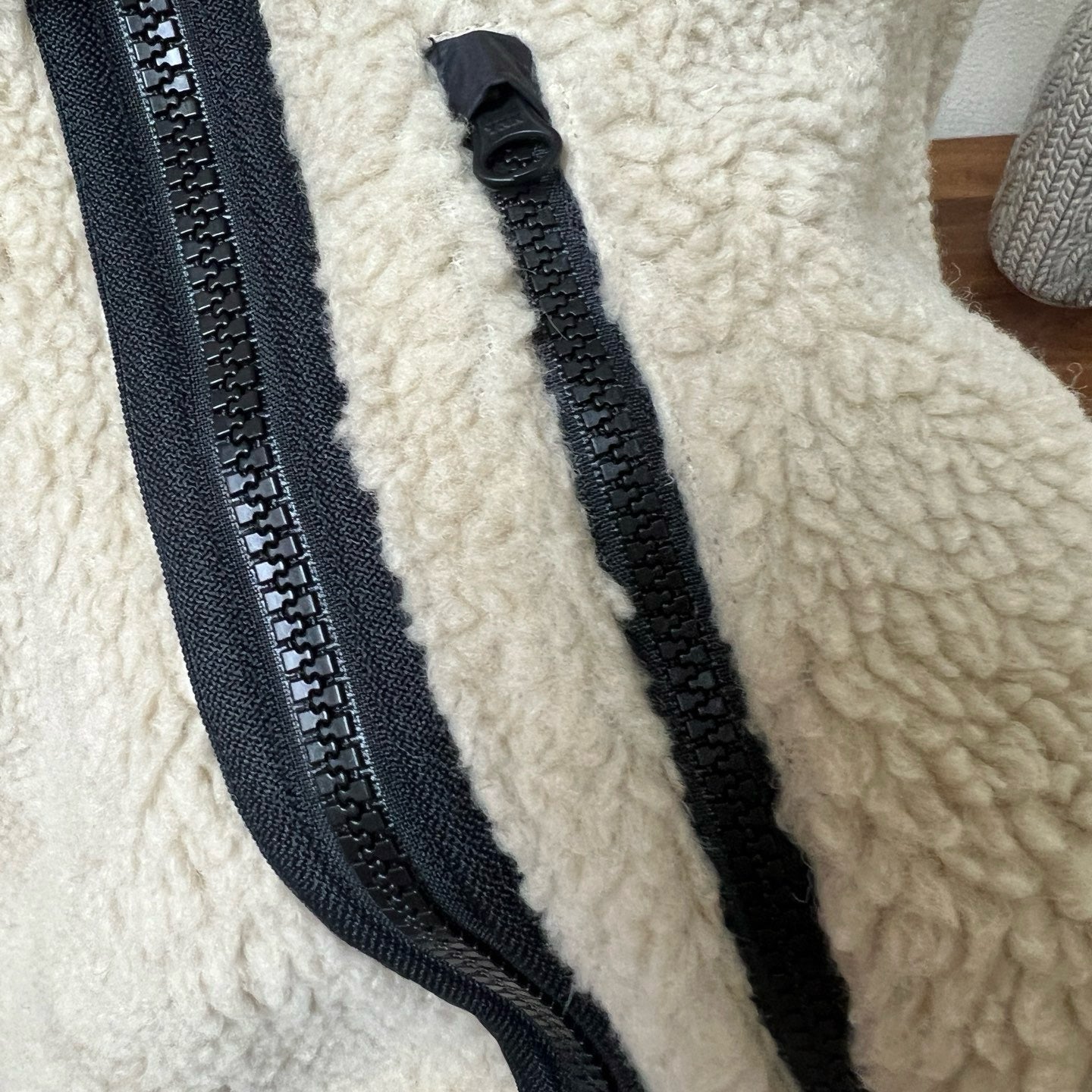 Women's Color Block Lamb Sherpa Fleece Jacket Stand Collar & Hooded Design Full Zipper Closure Warm & Cozy Outerwear