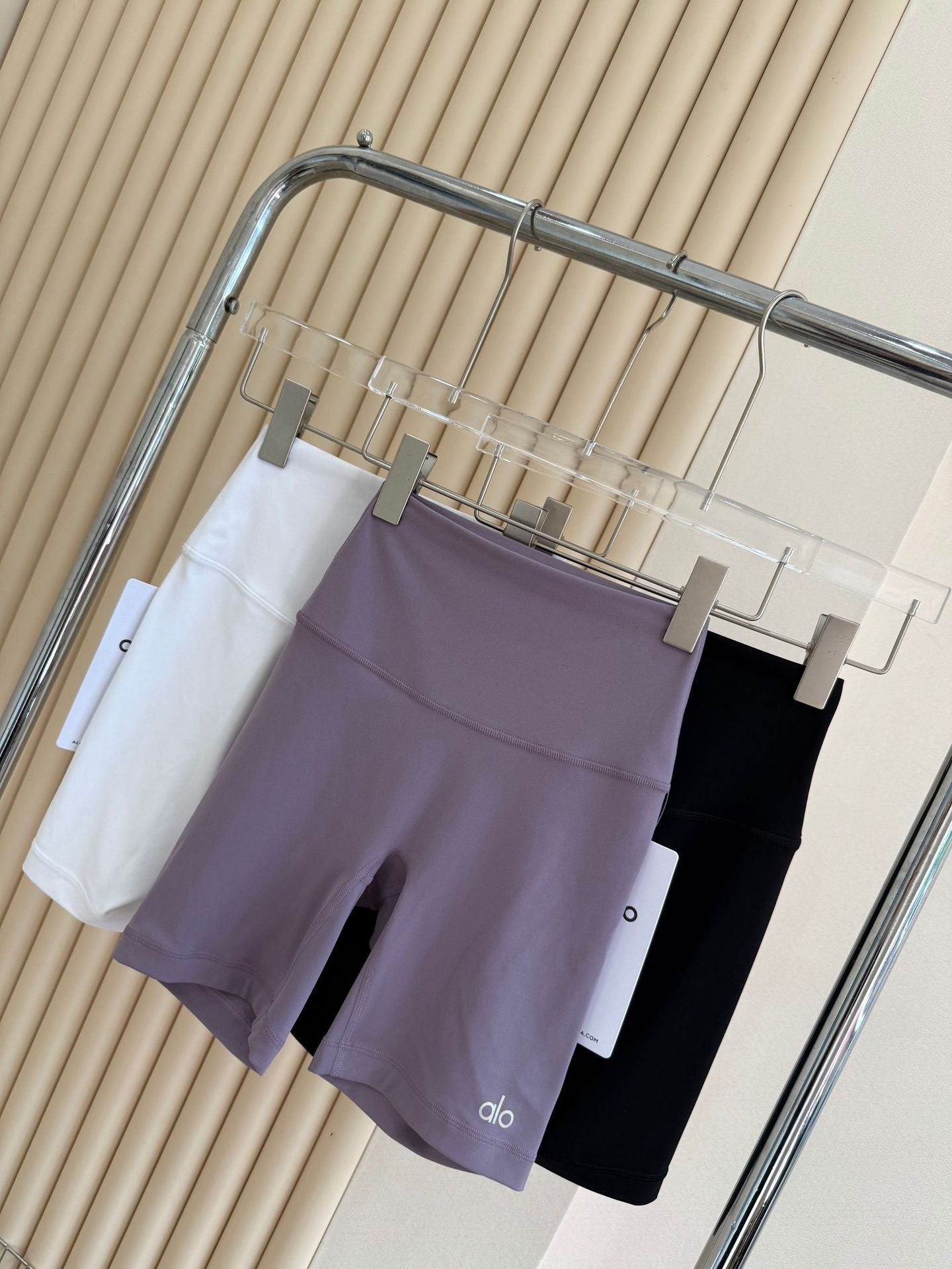 *Alo 7Inch Yoga Cycling Pants High Waist Running Sports Fitness Training Shorts Women Four Hot Pants Outer Wear Women