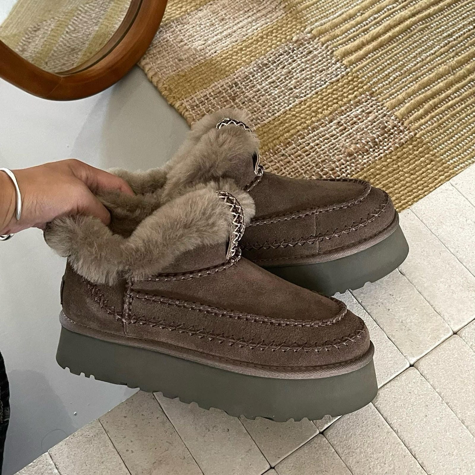 Real Wool Fur Lined Platform Boot Women's Slip-On Sheepskin Boots Anti-Slip Thick Sole Winter Footwear