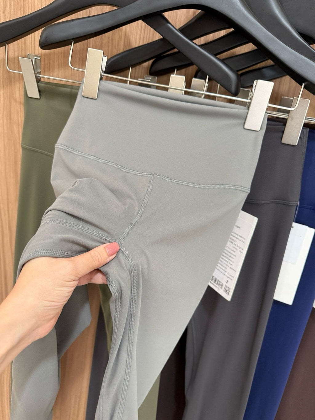 Signature 7/8 High-Waisted Yoga Pants – Authentic Lycra Fabric with Slimming Fit – Premium Versatile Workout Leggings in 6 Essential Colors