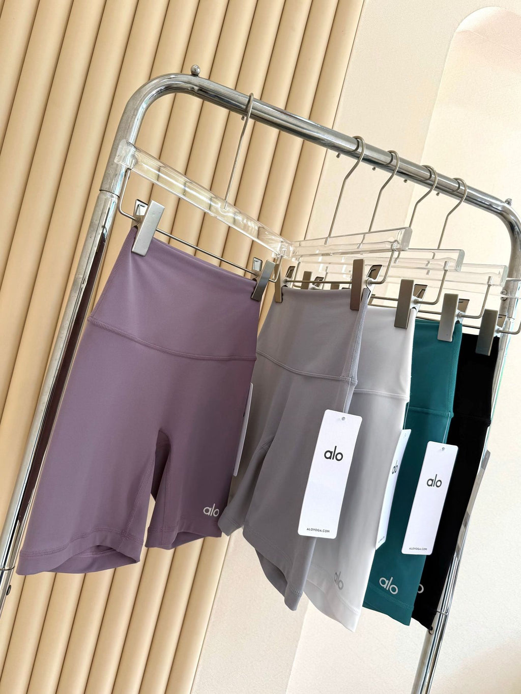 *Alo 7Inch Yoga Cycling Pants High Waist Running Sports Fitness Training Shorts Women Four Hot Pants Outer Wear Women