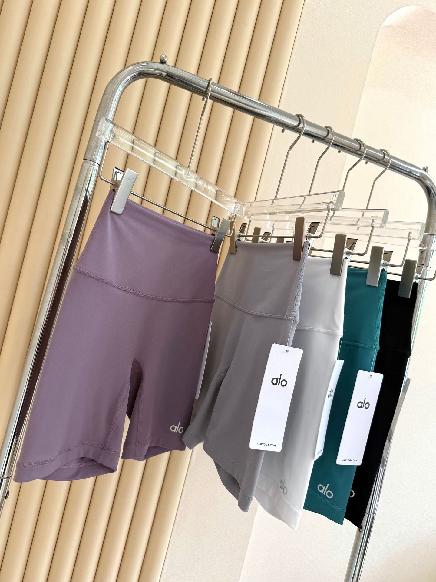 *Alo 7Inch Yoga Cycling Pants High Waist Running Sports Fitness Training Shorts Women Four Hot Pants Outer Wear Women