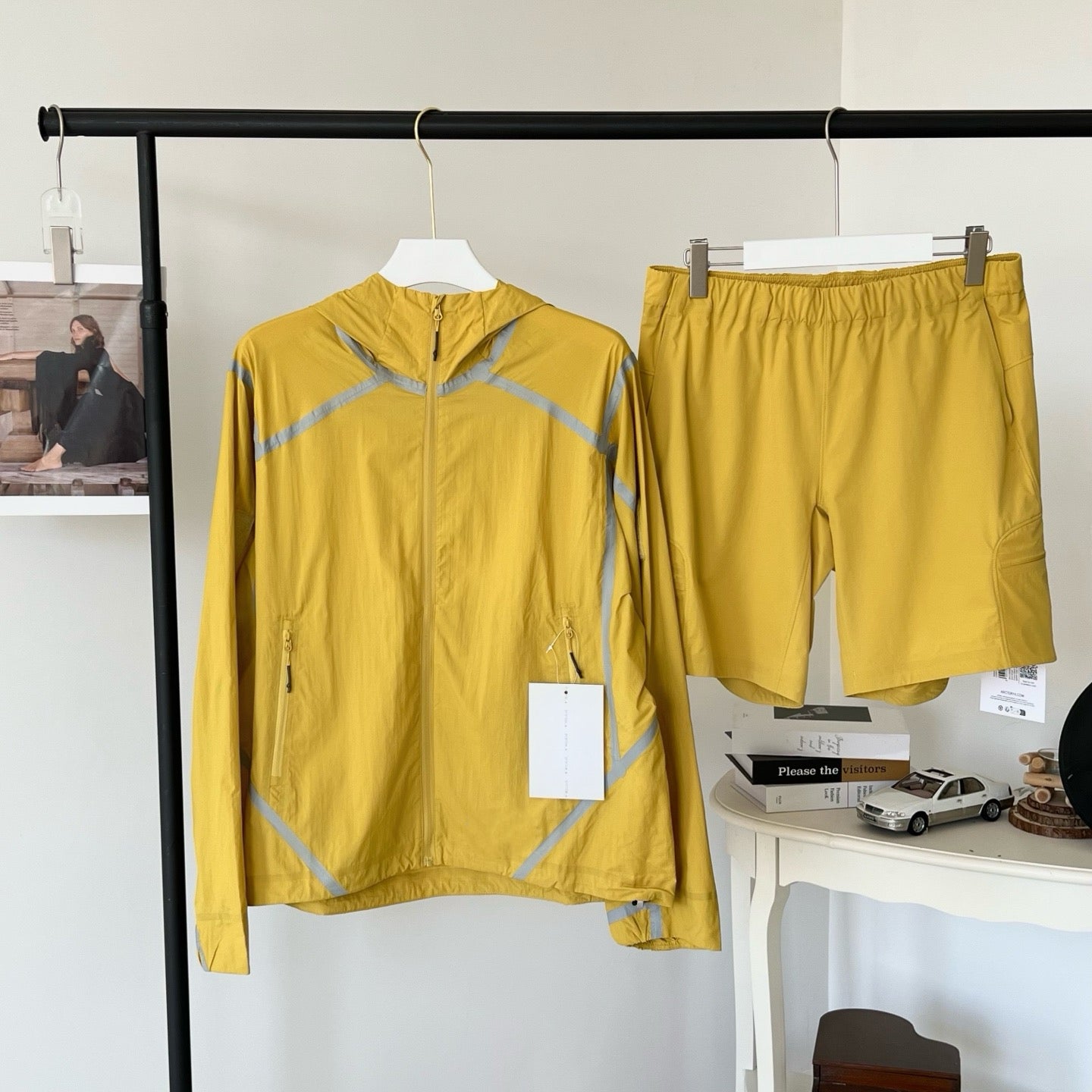 Unisex Lightweight Waterproof Reflective Yellow Outdoor Jacket Quick-Drying