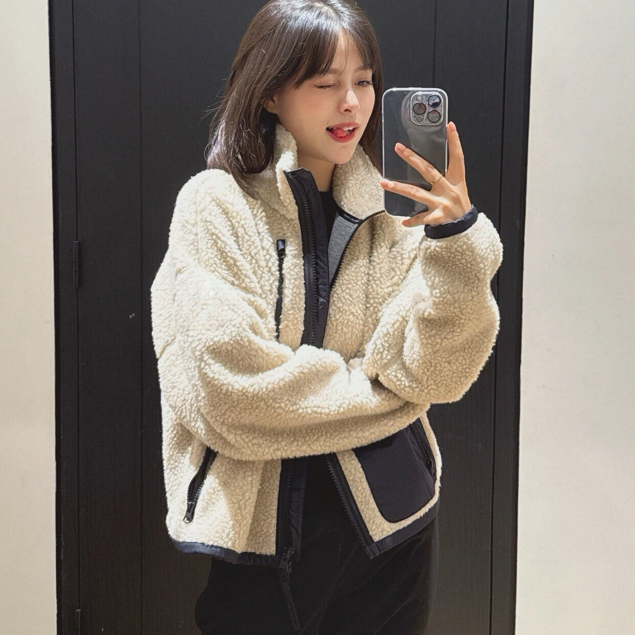 Women's Color Block Lamb Sherpa Fleece Jacket Stand Collar & Hooded Design Full Zipper Closure Warm & Cozy Outerwear