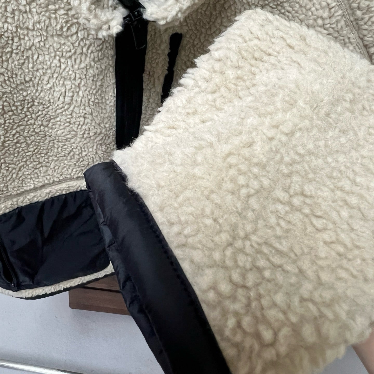 Women's Color Block Lamb Sherpa Fleece Jacket Stand Collar & Hooded Design Full Zipper Closure Warm & Cozy Outerwear