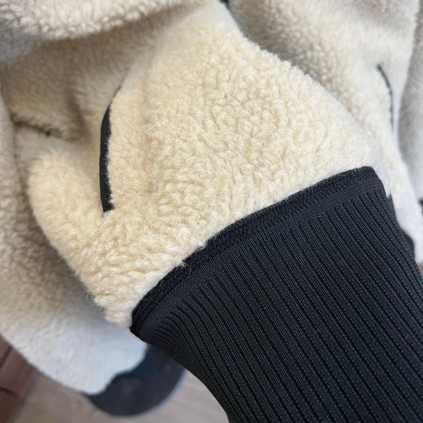 Women's Color Block Lamb Sherpa Fleece Jacket Stand Collar & Hooded Design Full Zipper Closure Warm & Cozy Outerwear