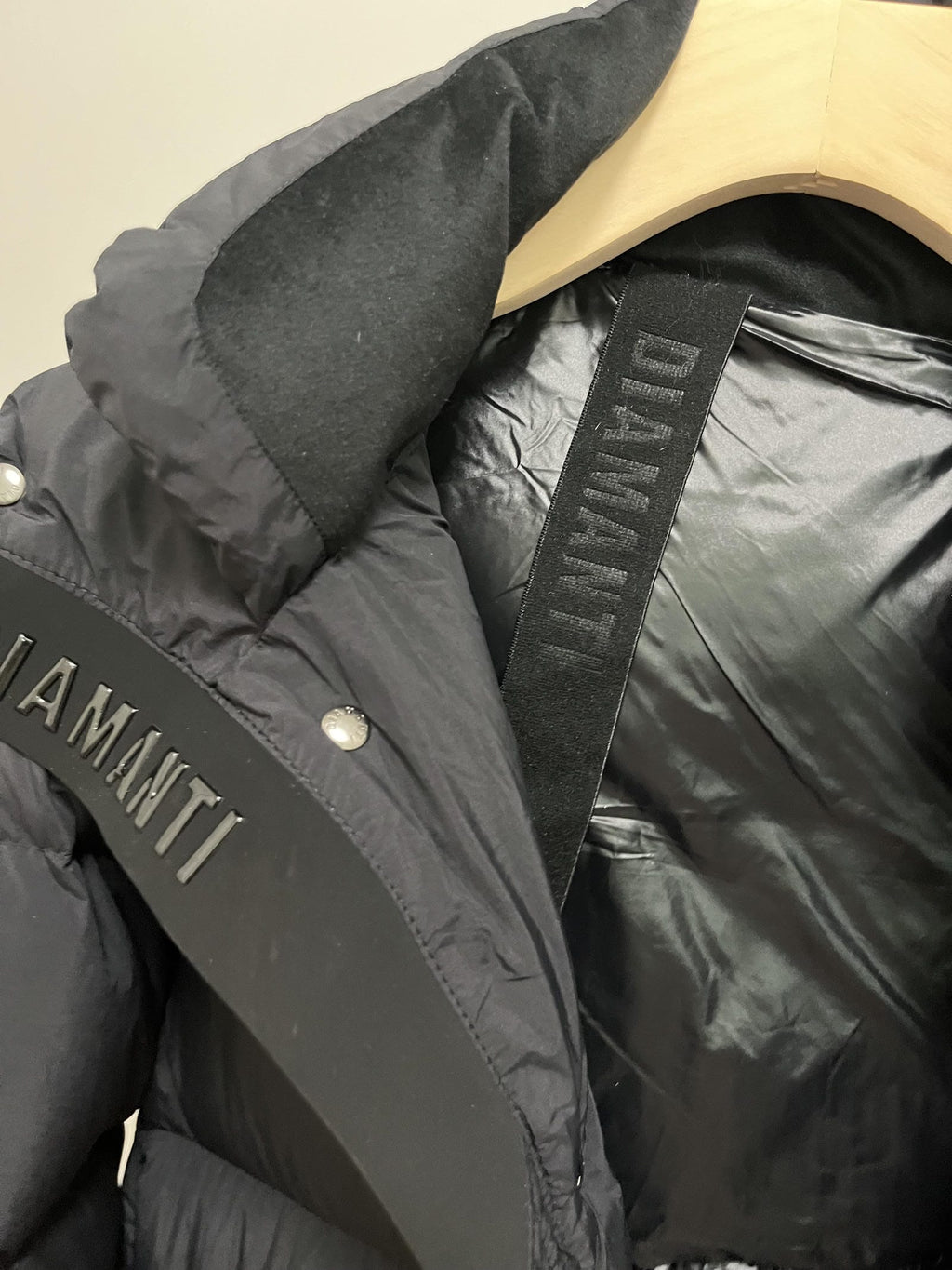 Long Duck Down Jacket With  6 horizontal baffles Hooded 850FP Warm Puffy Unisex Black Pocket Woman Man Easy Clean model 2323