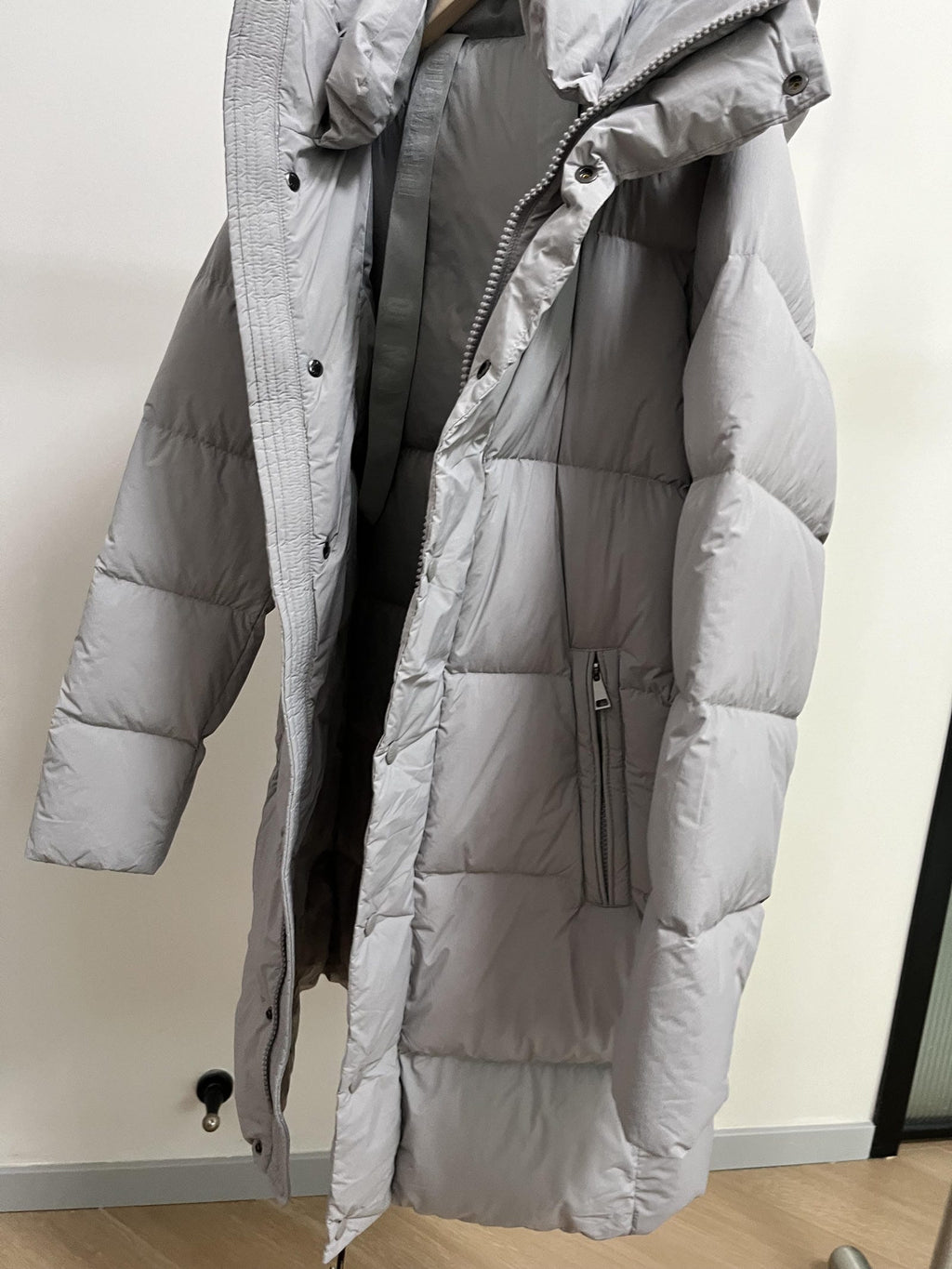 Long Duck Down Jacket With  6 horizontal baffles Hooded 850FP Warm Puffy Unisex Black Pocket Woman Man Easy Clean model 2323