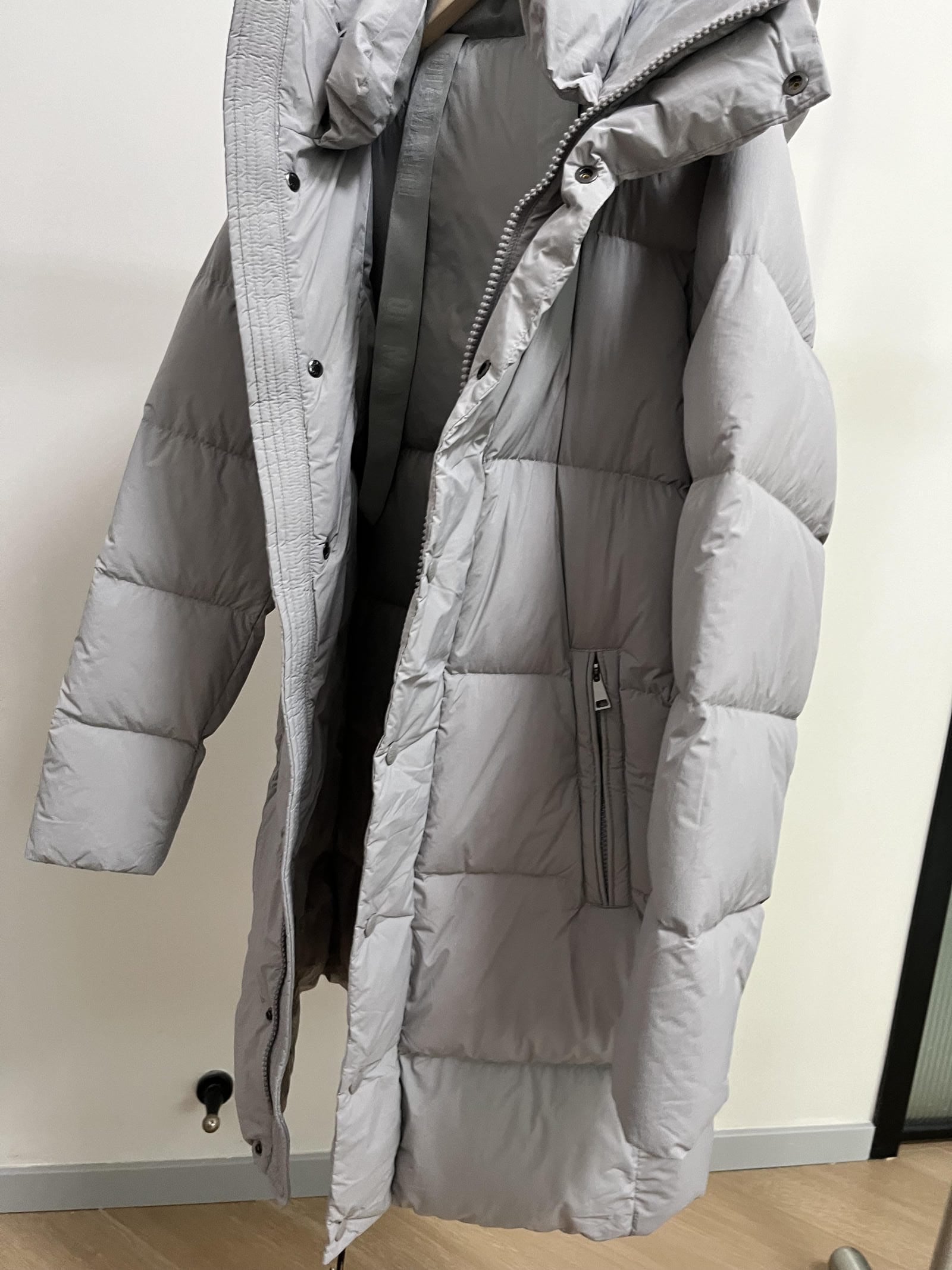 Long Duck Down Jacket With  6 horizontal baffles Hooded 850FP Warm Puffy Unisex Black Pocket Woman Man Easy Clean model 2323