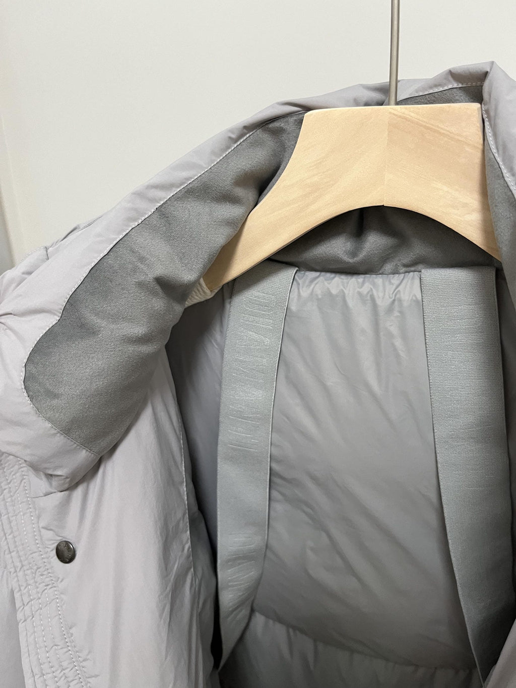 Long Duck Down Jacket With  6 horizontal baffles Hooded 850FP Warm Puffy Unisex Black Pocket Woman Man Easy Clean model 2323