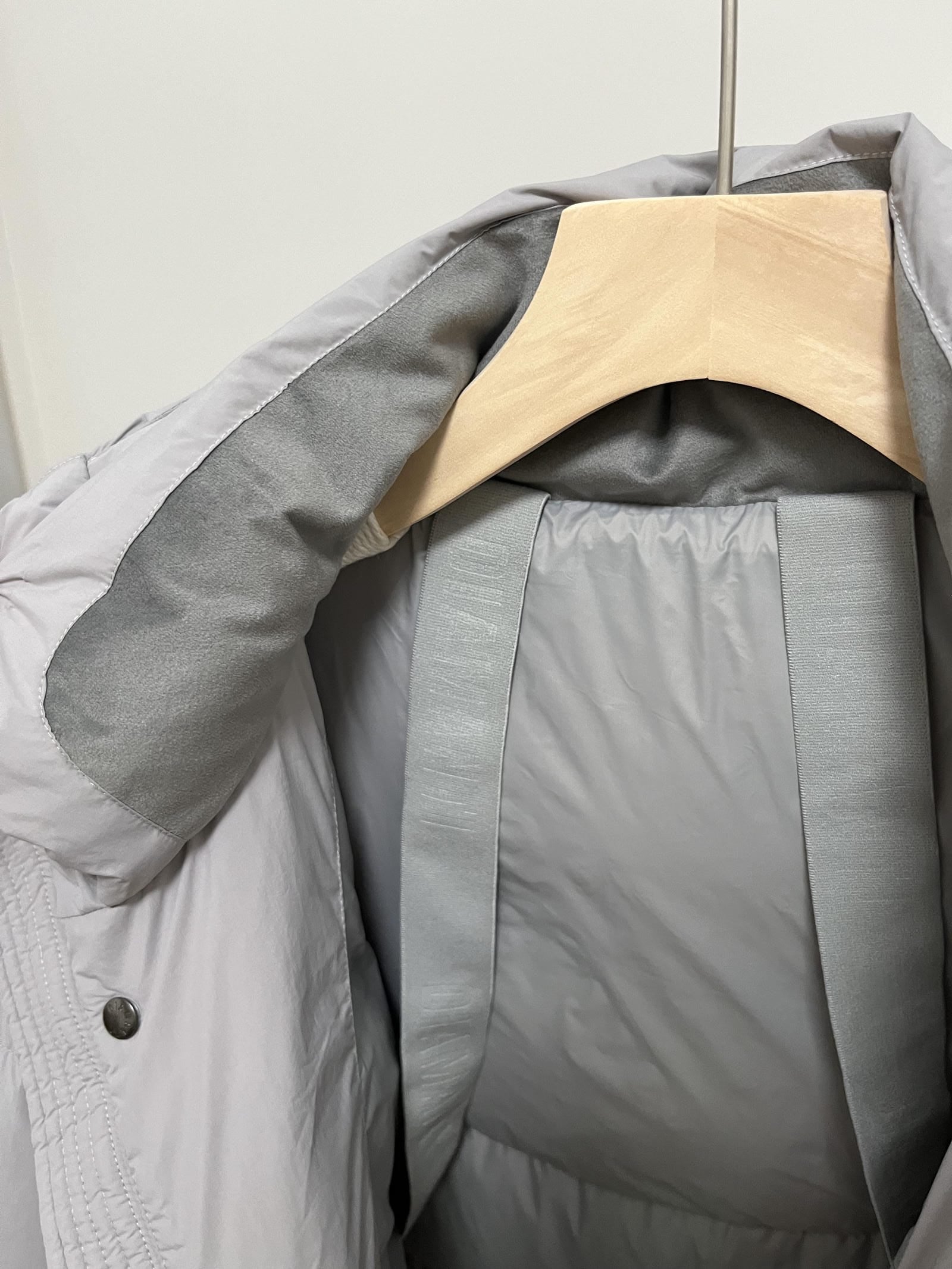 Long Duck Down Jacket With  6 horizontal baffles Hooded 850FP Warm Puffy Unisex Black Pocket Woman Man Easy Clean model 2323