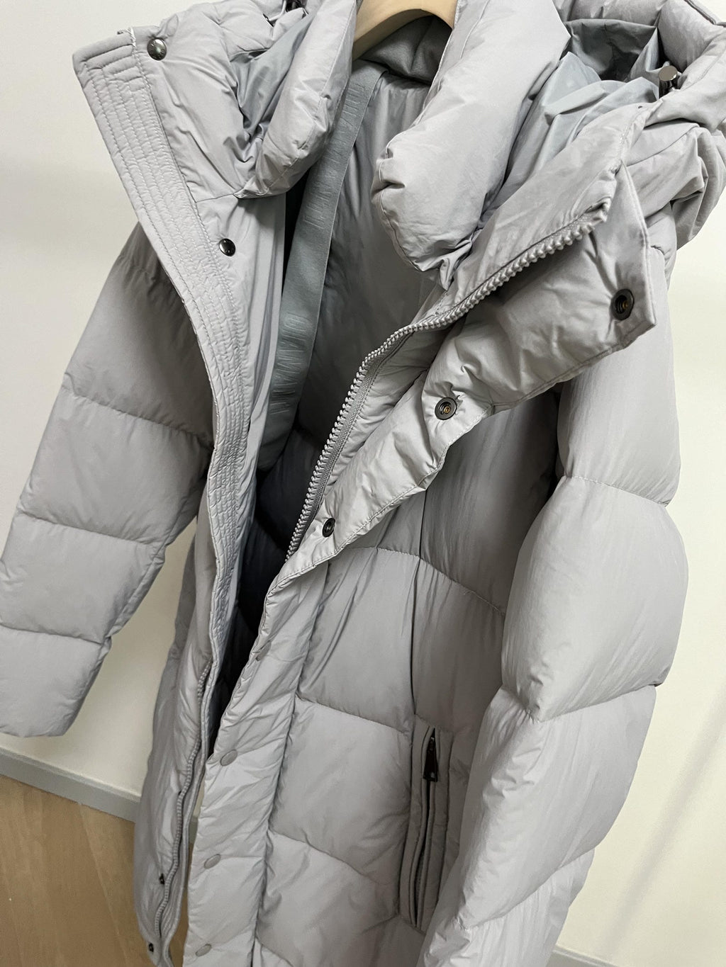 Long Duck Down Jacket With  6 horizontal baffles Hooded 850FP Warm Puffy Unisex Black Pocket Woman Man Easy Clean model 2323