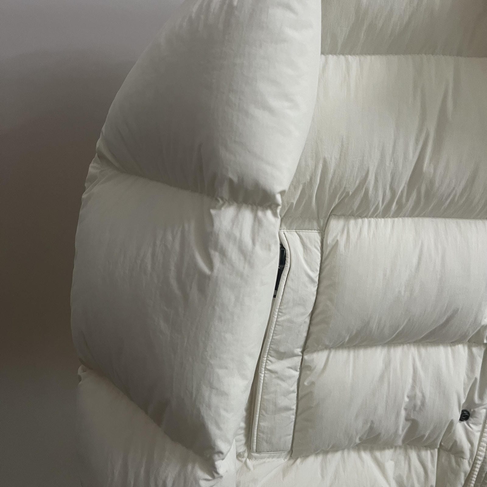 Goose Down Jacket Puffy Fluffy Warm Woman Easy Clean With Hood Lightweight 850FP model 3017