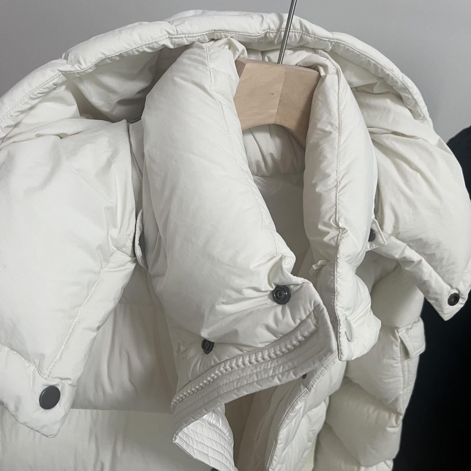 Goose Down Jacket Puffy Fluffy Warm Woman Easy Clean With Hood Lightweight 850FP model 3017