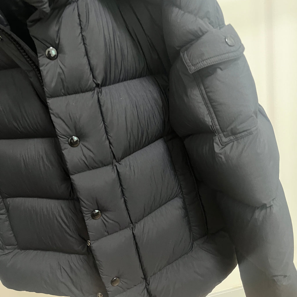 Goose Down Jacket Puffy Fluffy Warm Unisex Woman Man Easy Clean With Hood Lightweight 850FP model 3017