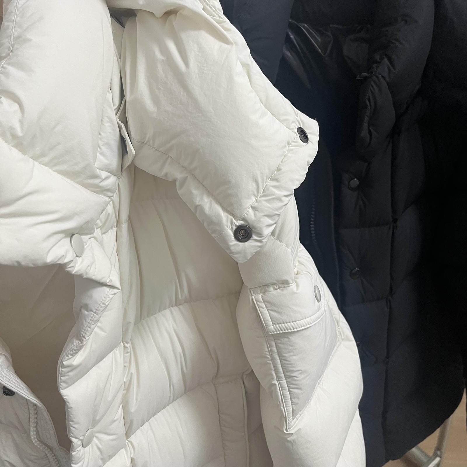 Goose Down Jacket Puffy Fluffy Warm Woman Easy Clean With Hood Lightweight 850FP model 3017
