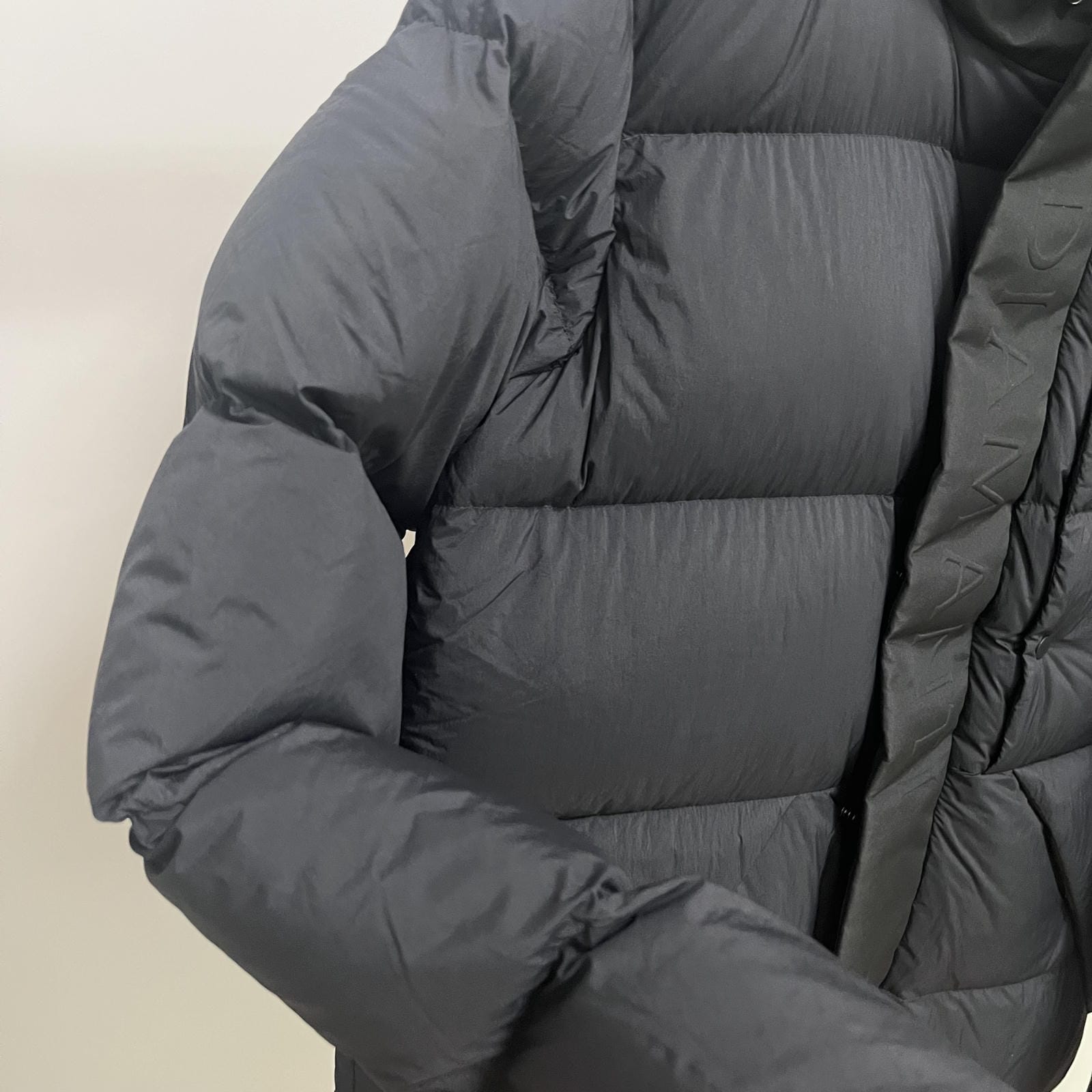 Goose Down Jacket Coat Warm Black Dark Color Unisex Hooded 850FP Toasty Cozy Soft Downy Lightweight model 2319