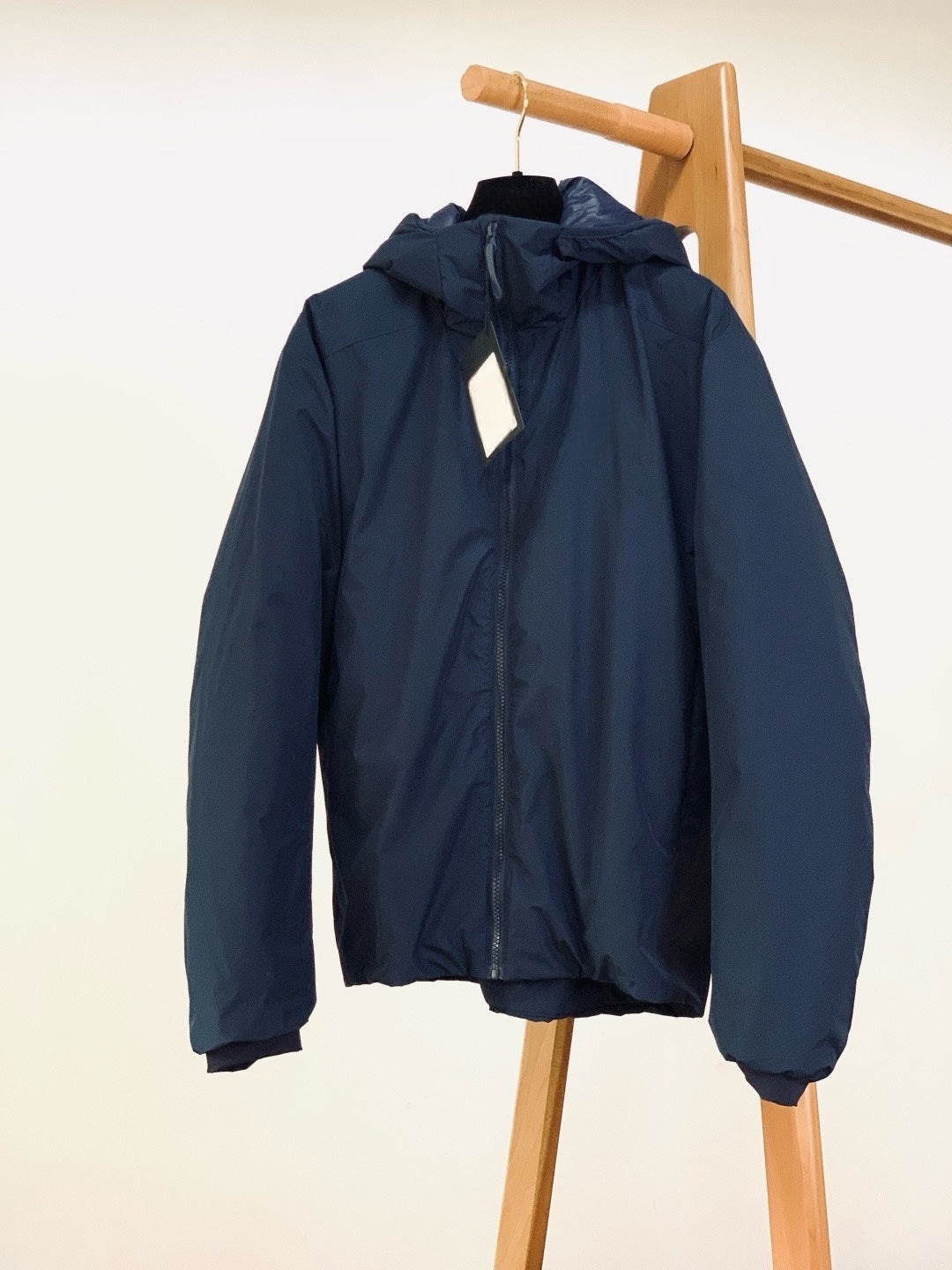 Winter Men's Women's  Unisex Lightweight Cotton Jacket Water-Resistant Hooded Design Windproof Warm Cotton Coat Fashion Trendy Men's Outerwear Lightweight Thermal  Cotton-Padded