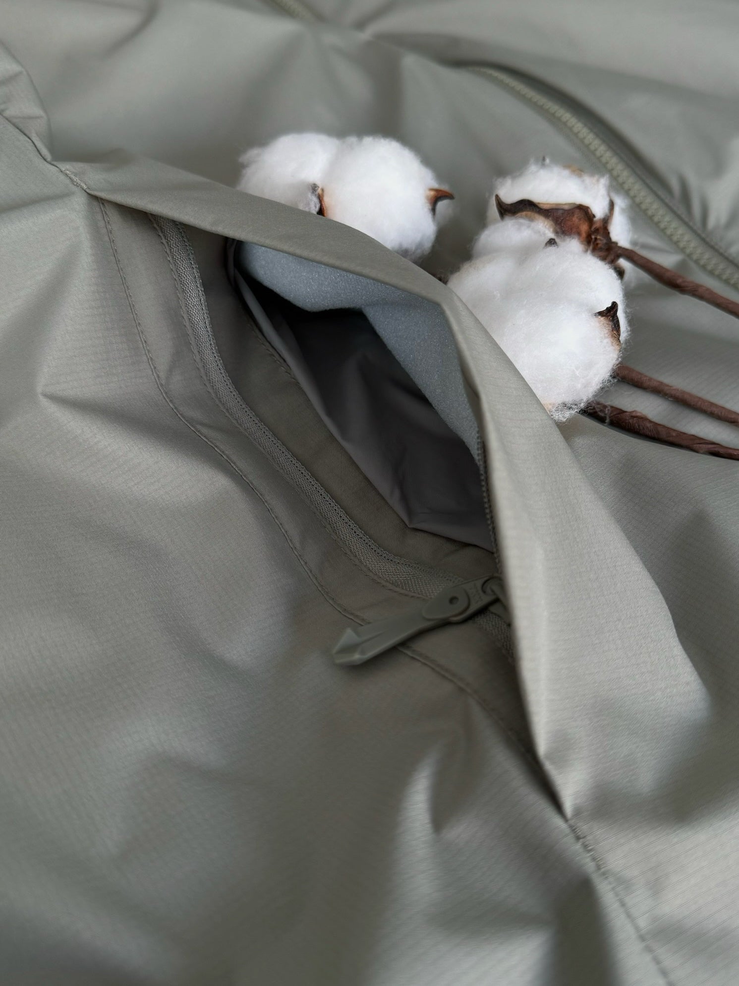 Winter Men's Women's  Unisex Lightweight Cotton Jacket Water-Resistant Hooded Design Windproof Warm Cotton Coat Fashion Trendy Men's Outerwear Lightweight Thermal  Cotton-Padded