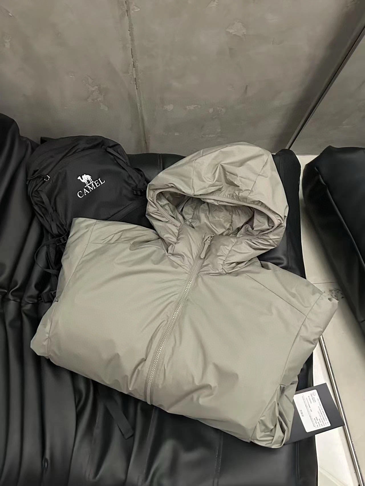 Winter Men's Women's  Unisex Lightweight Cotton Jacket Water-Resistant Hooded Design Windproof Warm Cotton Coat Fashion Trendy Men's Outerwear Lightweight Thermal  Cotton-Padded