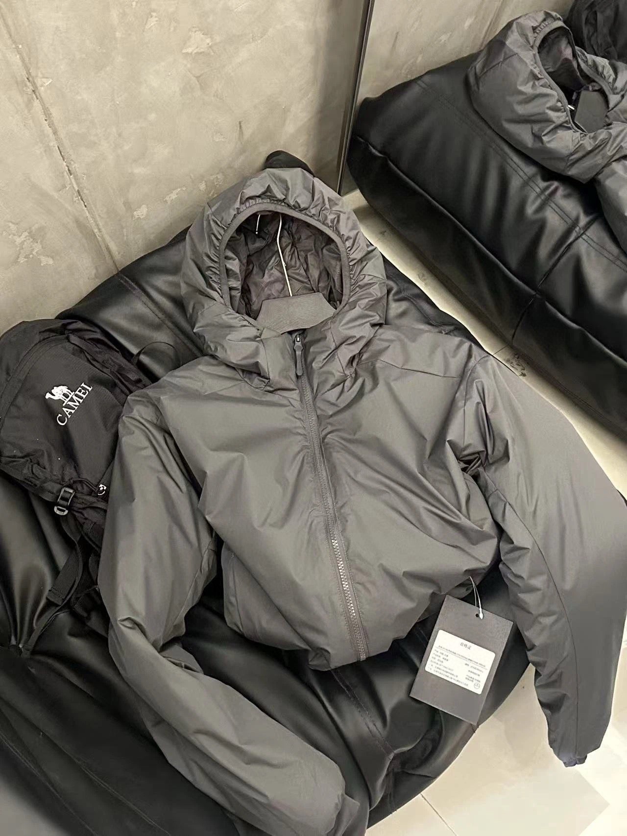 Winter Men's Women's  Unisex Lightweight Cotton Jacket Water-Resistant Hooded Design Windproof Warm Cotton Coat Fashion Trendy Men's Outerwear Lightweight Thermal  Cotton-Padded