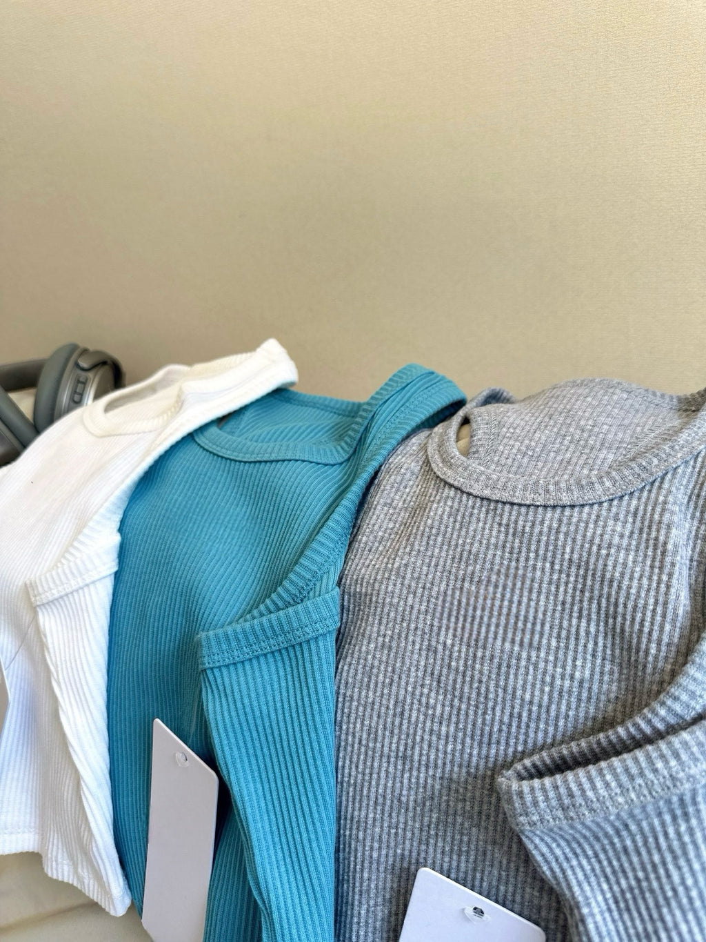 Activewear Ribbed Tank Top Women Anti-Stripe Vest Short Yoga Running Sports Versatile Fitness Top Breathable Ribbed for Women All-Sport No Padding Lightweight in Multi-Colors