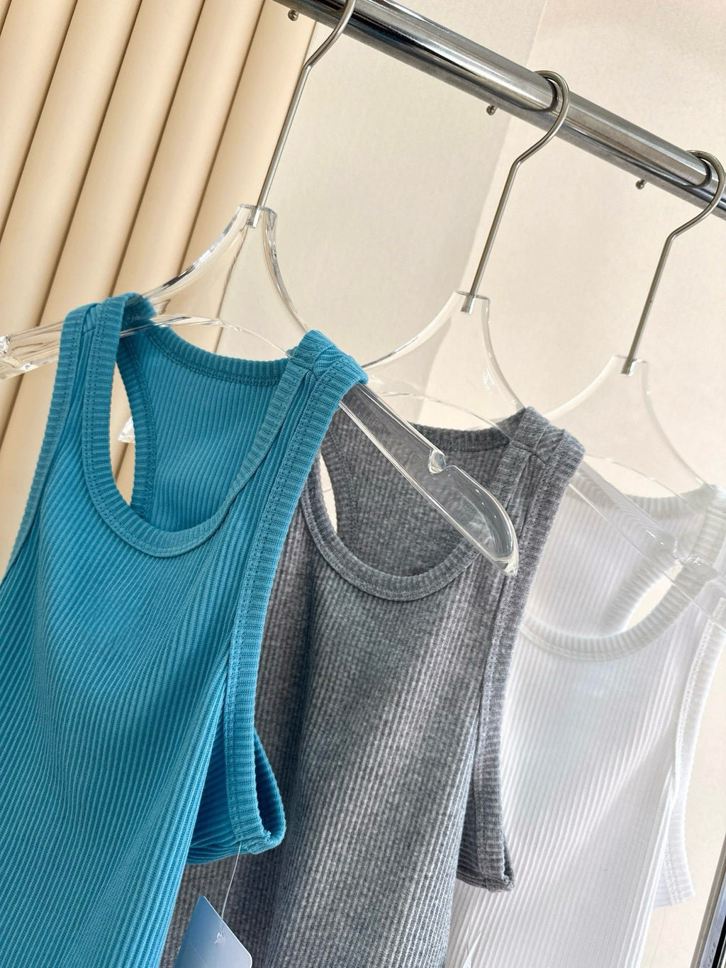 Activewear Ribbed Tank Top Women Anti-Stripe Vest Short Yoga Running Sports Versatile Fitness Top Breathable Ribbed for Women All-Sport No Padding Lightweight in Multi-Colors