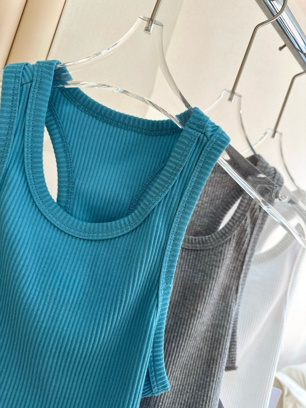 Activewear Ribbed Tank Top Women Anti-Stripe Vest Short Yoga Running Sports Versatile Fitness Top Breathable Ribbed for Women All-Sport No Padding Lightweight in Multi-Colors