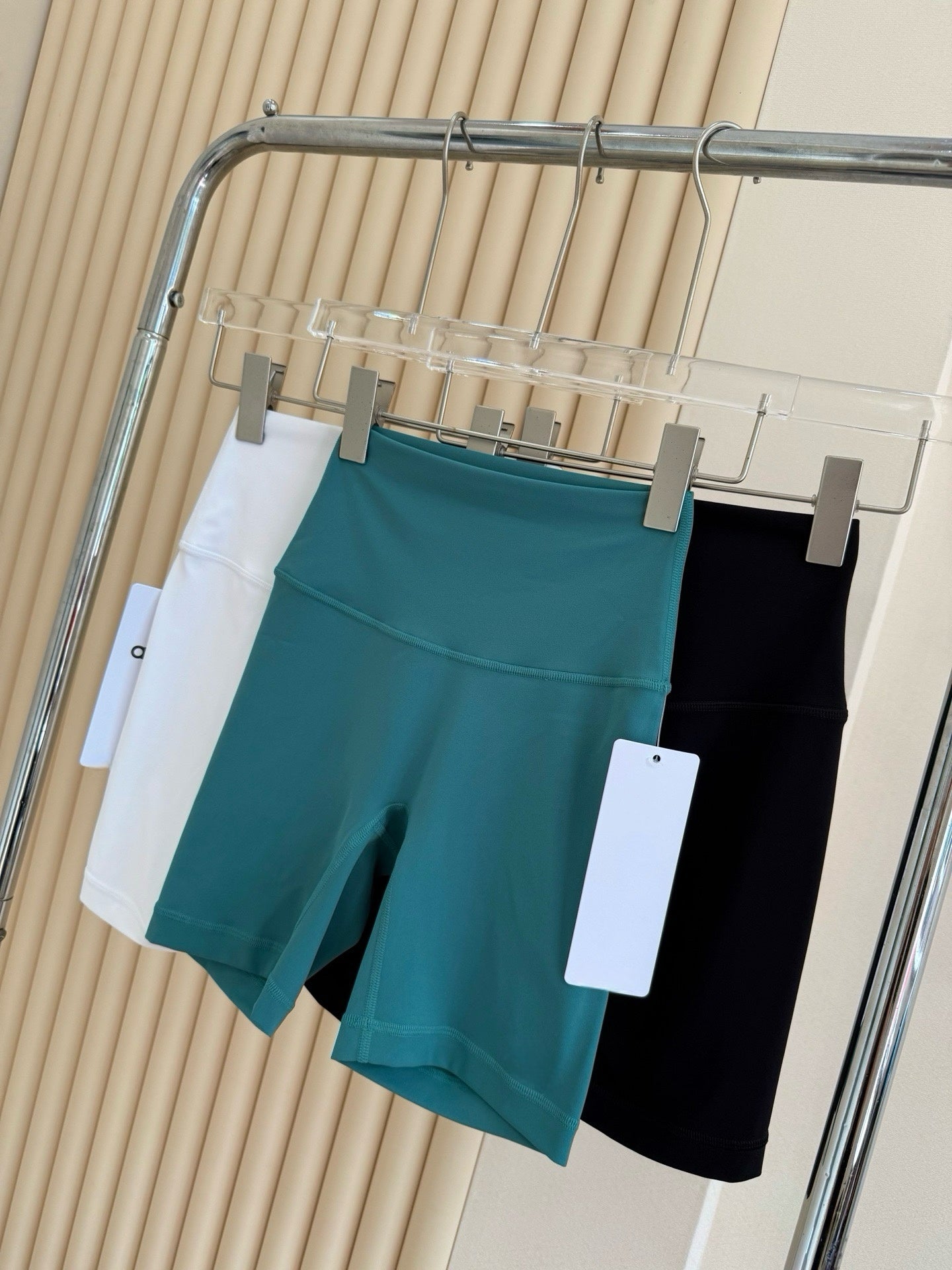 7 Inch Yoga Cycling Pants High Waist Running Sports Fitness Training Shorts Women Four Hot Pants Outer Wear Women