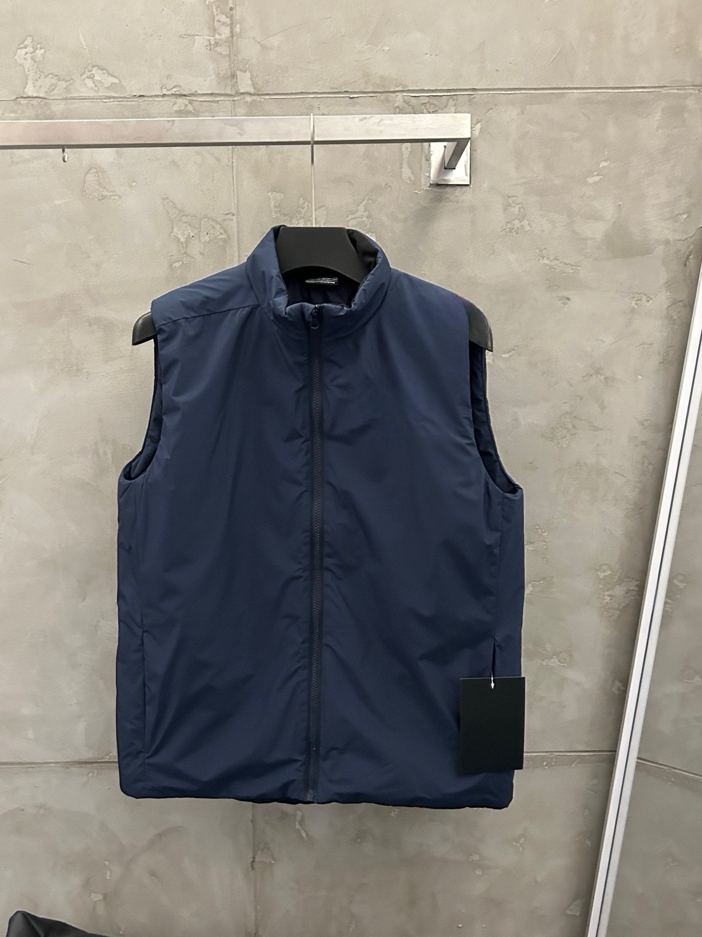 Unisex Activewear Breathable Insulated Vest Man Woman Warmth Durable Tyono Outerwear Stand Collar Slimming Mid-Layer