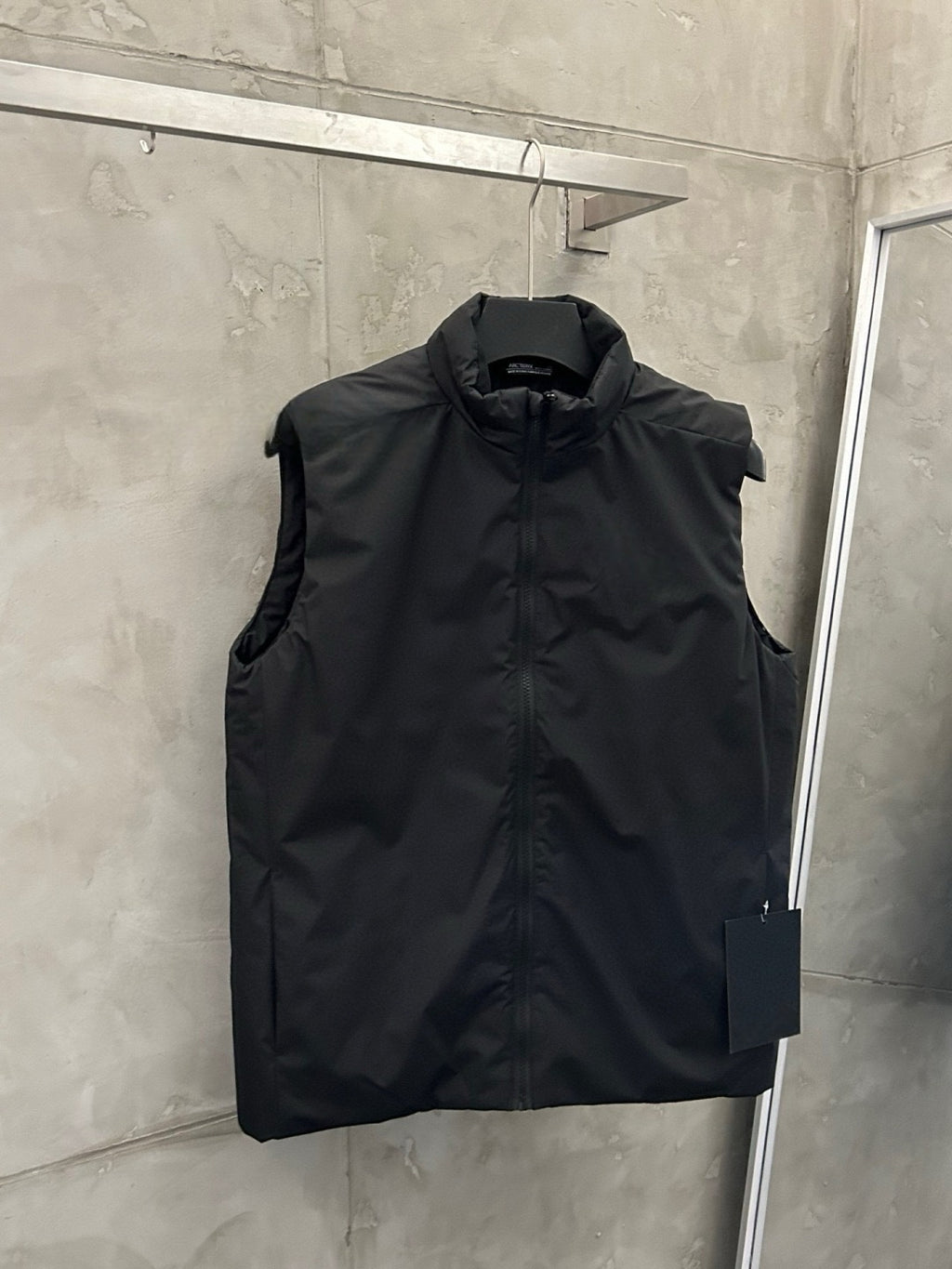 Unisex Activewear Breathable Insulated Vest Man Woman Warmth Durable Tyono Outerwear Stand Collar Slimming Mid-Layer