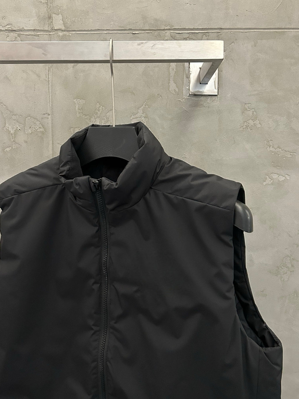 Unisex Activewear Breathable Insulated Vest Man Woman Warmth Durable Tyono Outerwear Stand Collar Slimming Mid-Layer