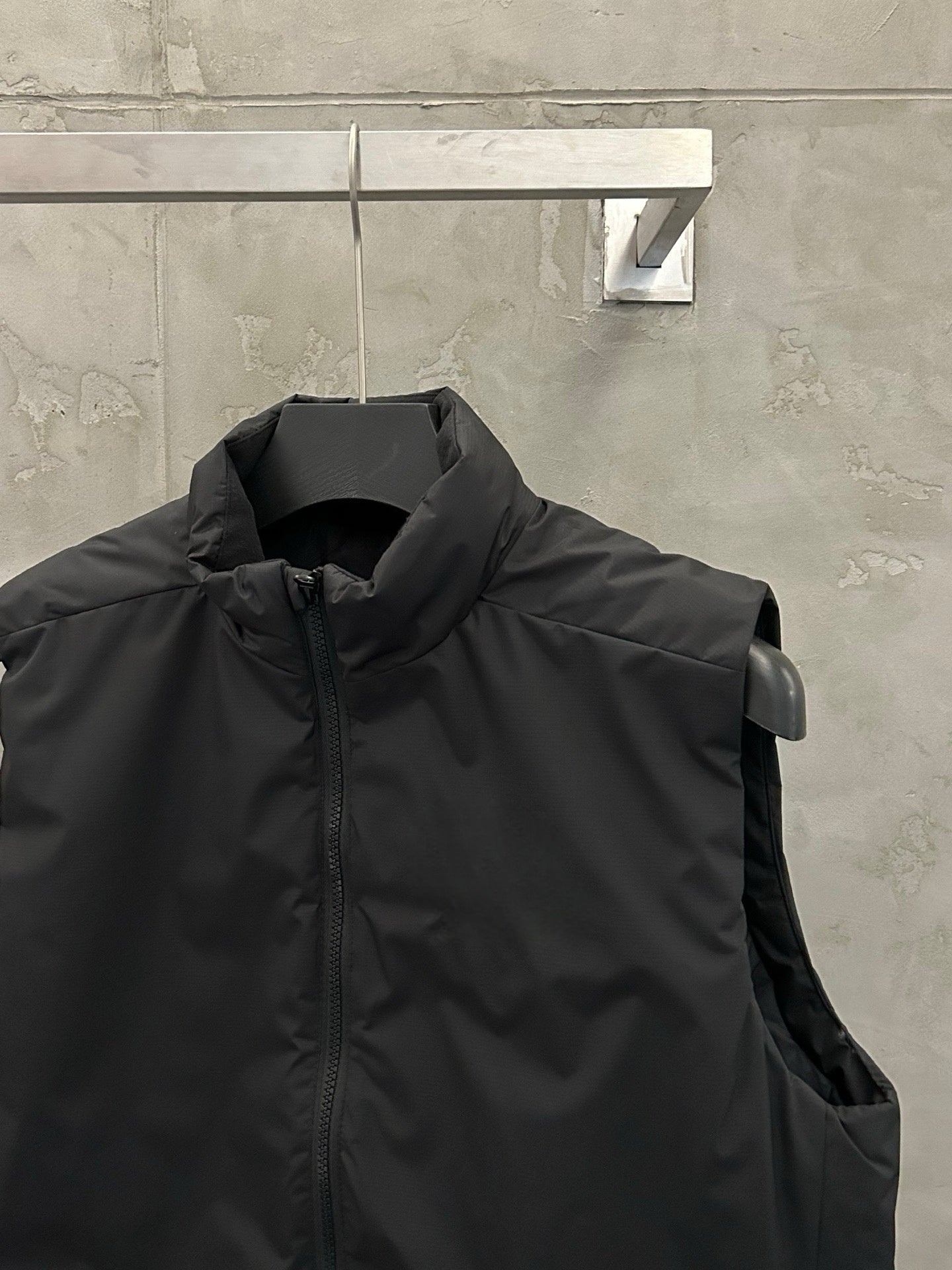 Unisex Activewear Breathable Insulated Vest Man Woman Warmth Durable Tyono Outerwear Stand Collar Slimming Mid-Layer