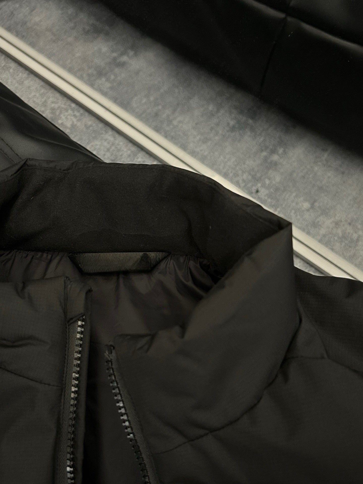 Unisex Activewear Breathable Insulated Vest Man Woman Warmth Durable Tyono Outerwear Stand Collar Slimming Mid-Layer