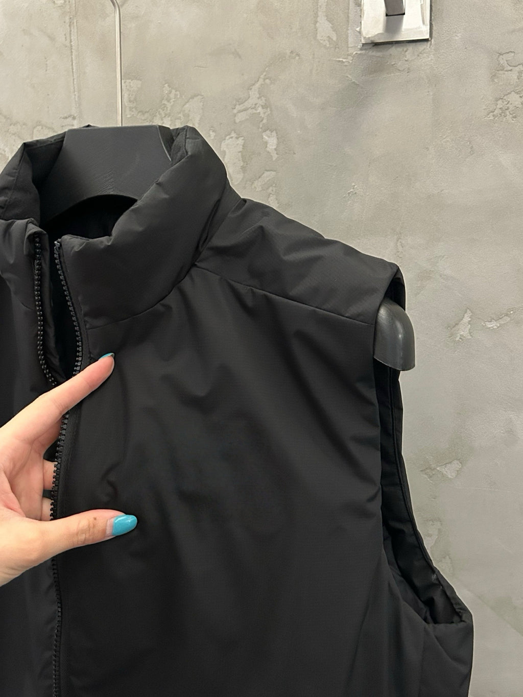 Unisex Activewear Breathable Insulated Vest Man Woman Warmth Durable Tyono Outerwear Stand Collar Slimming Mid-Layer