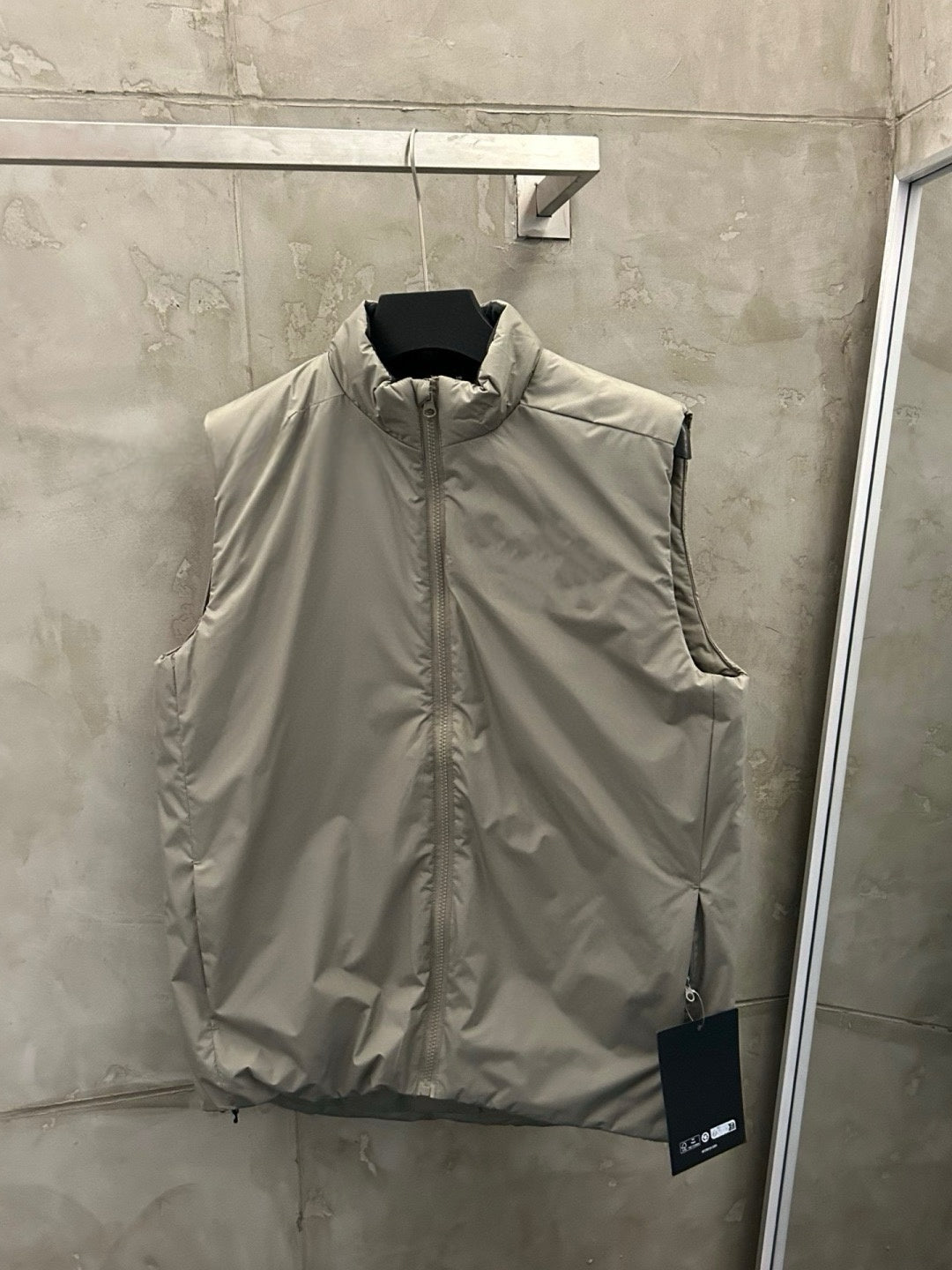 Unisex Activewear Breathable Insulated Vest Man Woman Warmth Durable Tyono Outerwear Stand Collar Slimming Mid-Layer