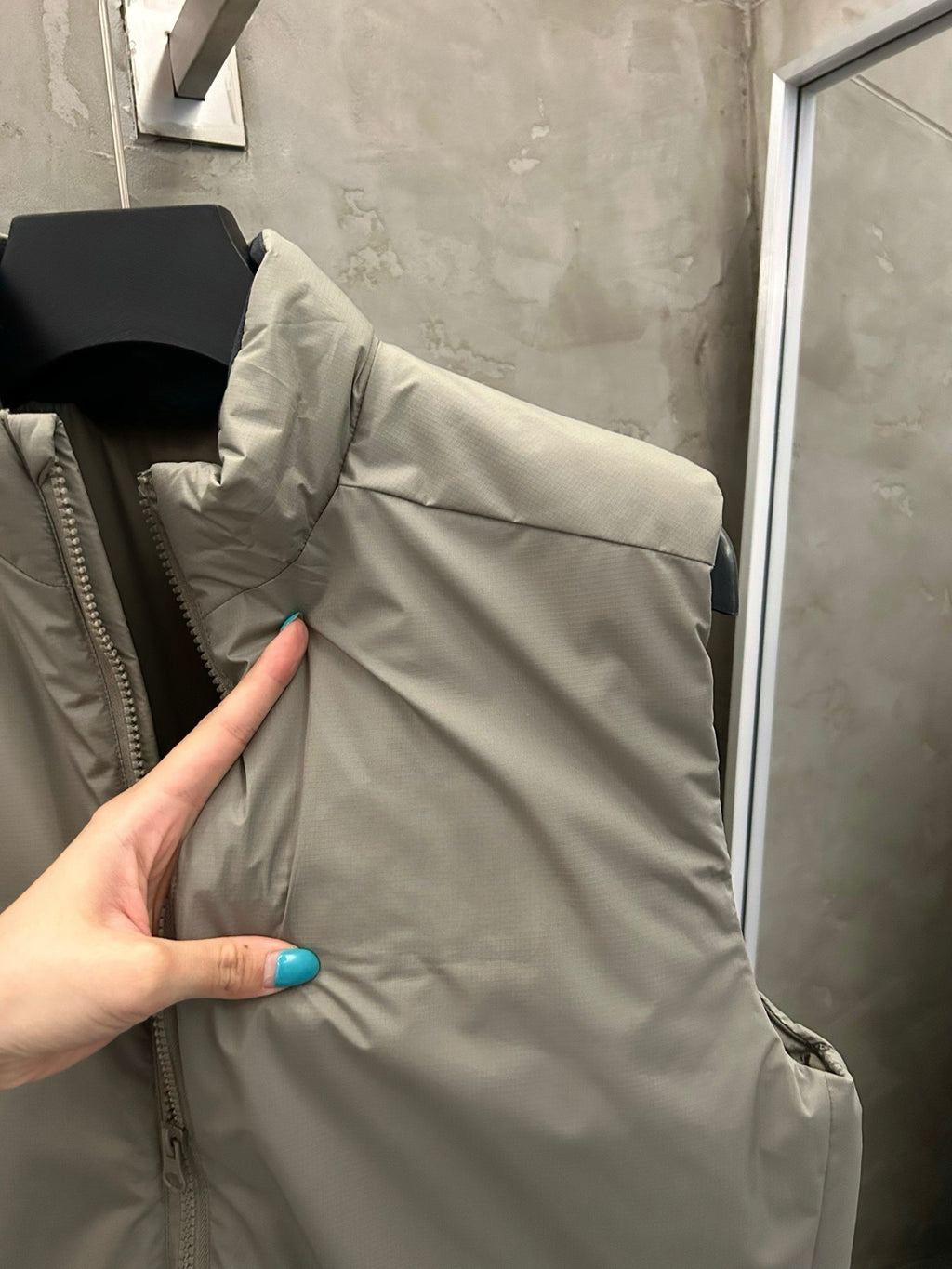 Unisex Activewear Breathable Insulated Vest Man Woman Warmth Durable Tyono Outerwear Stand Collar Slimming Mid-Layer