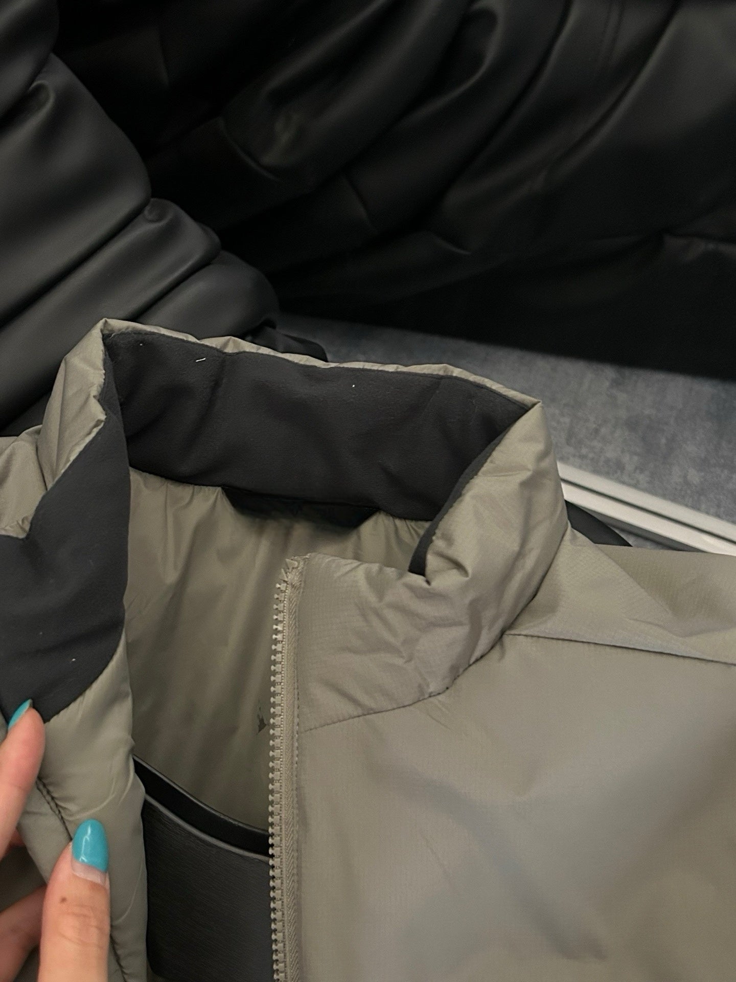 Unisex Activewear Breathable Insulated Vest Man Woman Warmth Durable Tyono Outerwear Stand Collar Slimming Mid-Layer