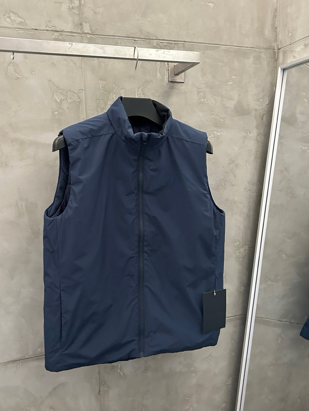 Unisex Activewear Breathable Insulated Vest Man Woman Warmth Durable Tyono Outerwear Stand Collar Slimming Mid-Layer